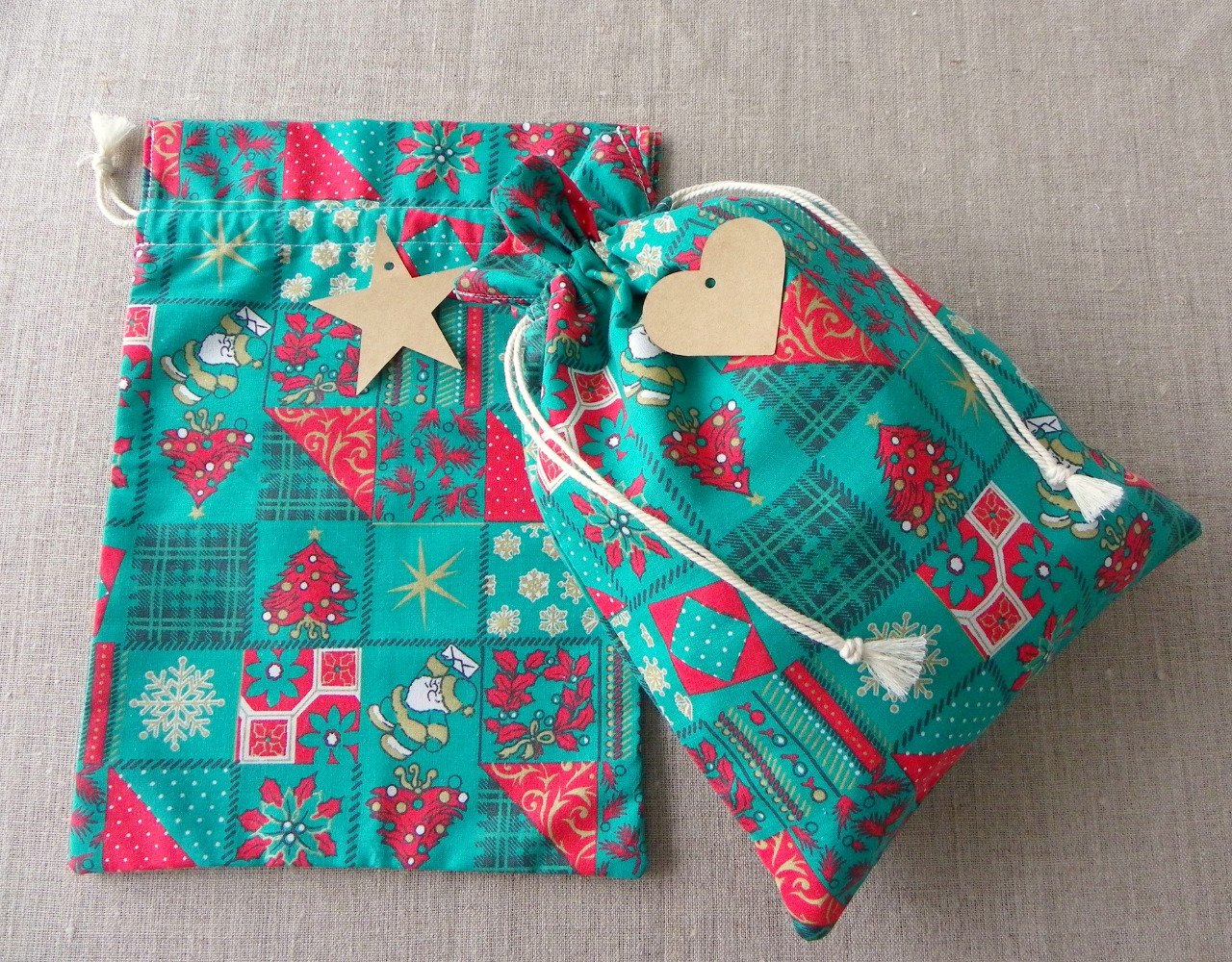LOT 2 pochons Noël 20x30 cm pochette cadeau lavable vert rouge blanc tissu  recyclé upcyclé - Lilizigzag